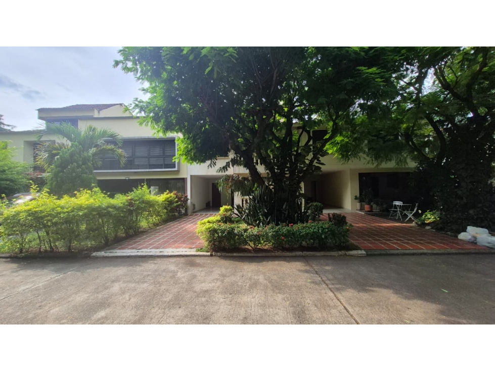 VENDO CASA REFORMADA EN CONJUNTO-BOSQUES DEL LIMONAR