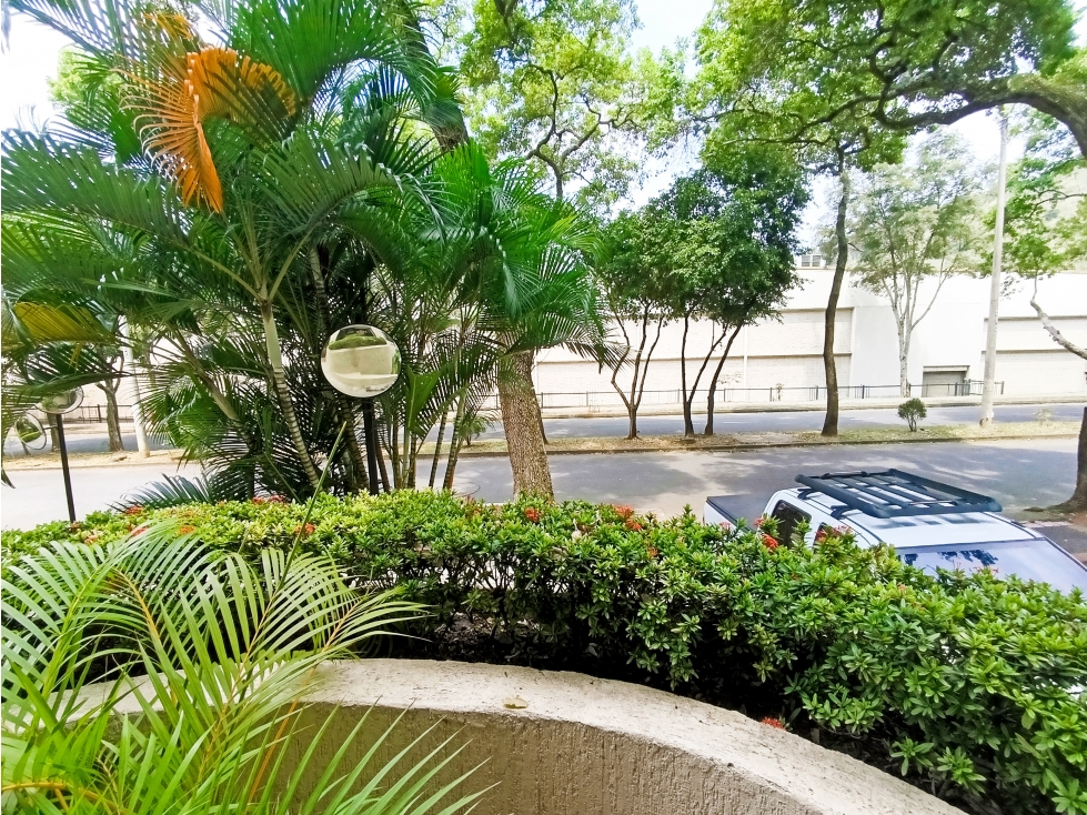 APARTAMENTO EN VENTA AMPLIO SECTOR CHIPICHAPE — foto 4