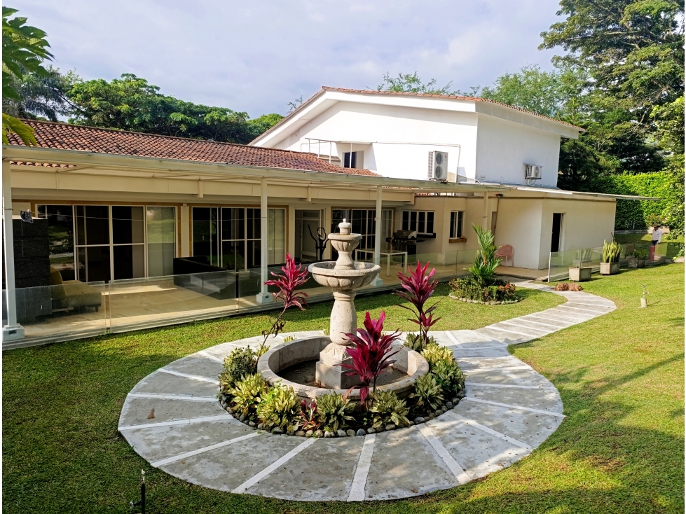CASA EN VENTA EN CONDOMINIO BAJO DAPA 3100M2 - 1