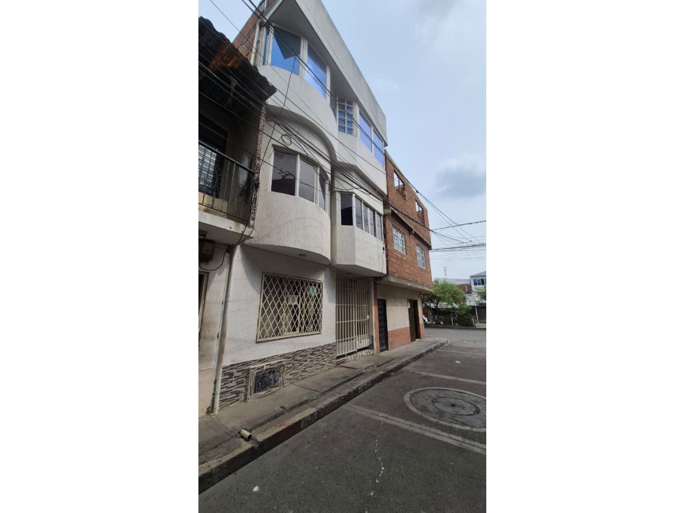 VENTA CASA DE 3 PISOS CON PLANCHA EN EL VERGEL A 2 CASAS DE LA CRA 39 — foto 2