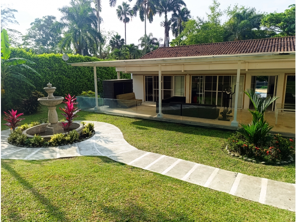 CASA EN VENTA EN CONDOMINIO BAJO DAPA 3100M2 - 3