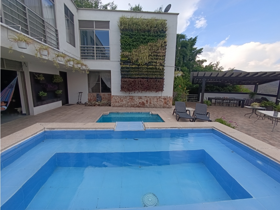 CASA CAMPESTRE CON PISCINA EN BAJO DAPA CONDOMINIO