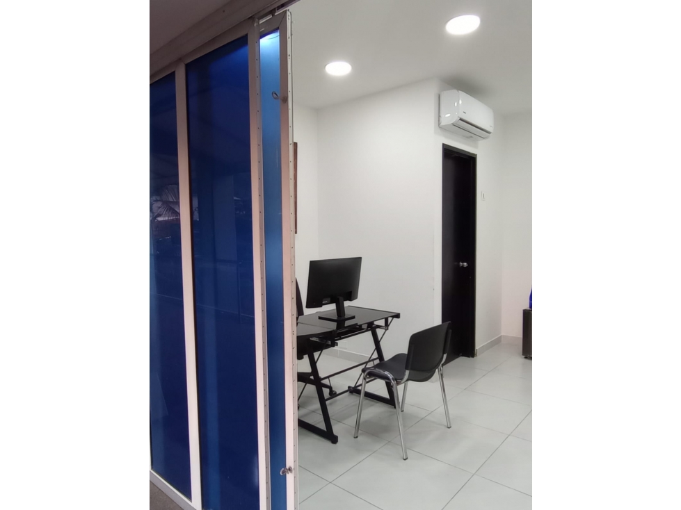 LOCAL EN VENTA EN EL CENTRO COMERCIAL LA PASARELA 2DO PISO 40M2 1BAÑO — foto 3
