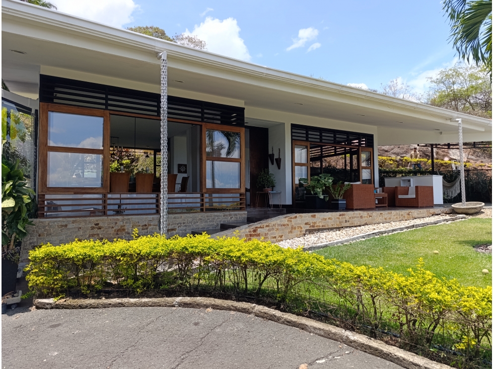 CASA EN VENTA EN BAJO DAPA - CONDOMINIO