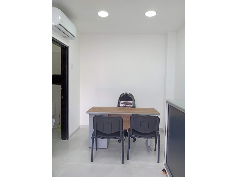 LOCAL EN VENTA EN EL CENTRO COMERCIAL LA PASARELA 2DO PISO 40M2 1BAÑO — foto 4