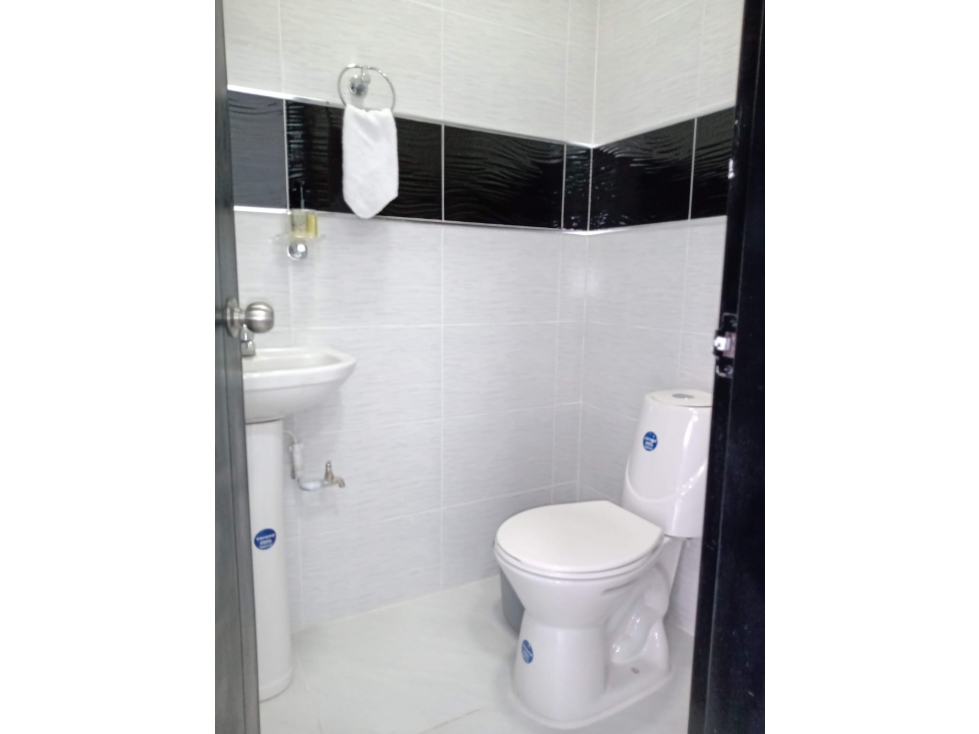 LOCAL EN VENTA EN EL CENTRO COMERCIAL LA PASARELA 2DO PISO 40M2 1BAÑO — foto 6