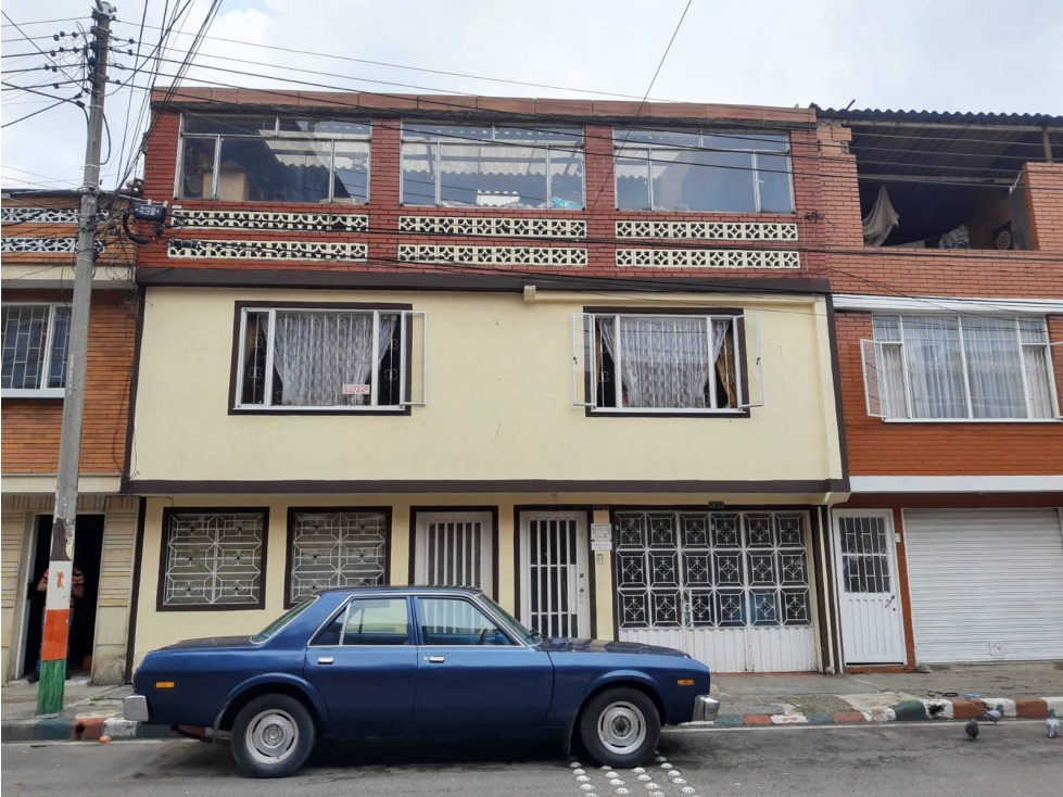 Casa Amplia para remodelar barrio La Granja