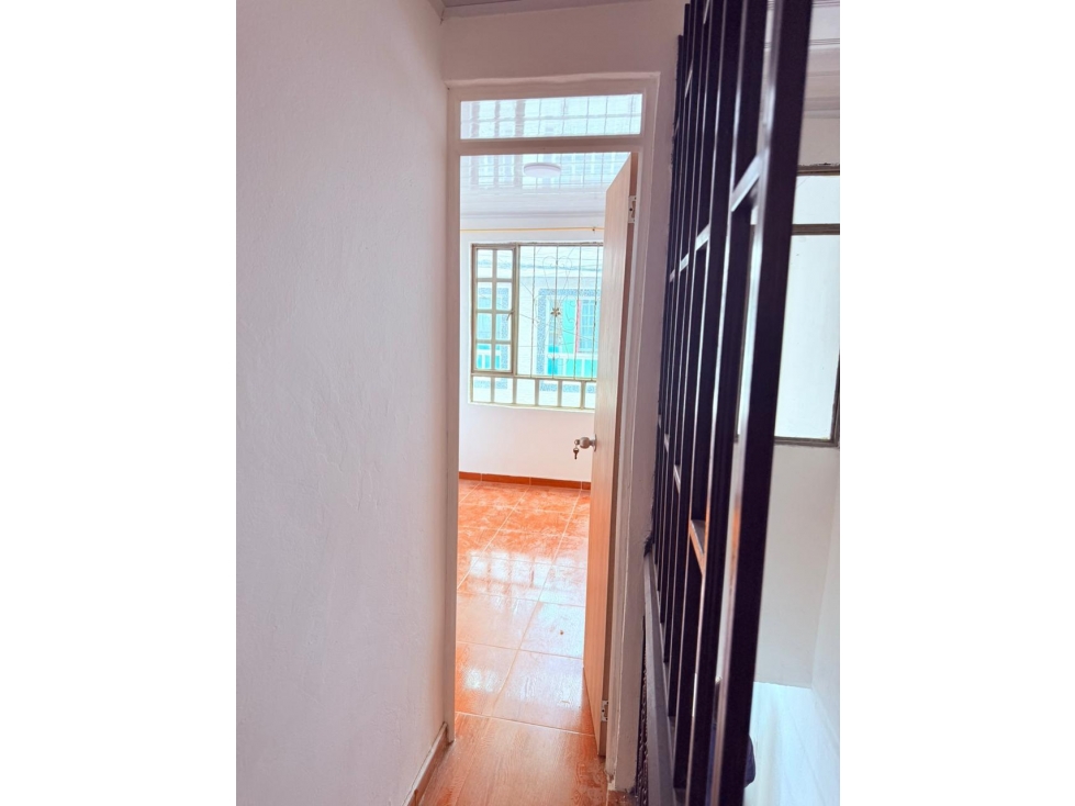 Casa de tres plantas en Bosa Porvenir — foto 3