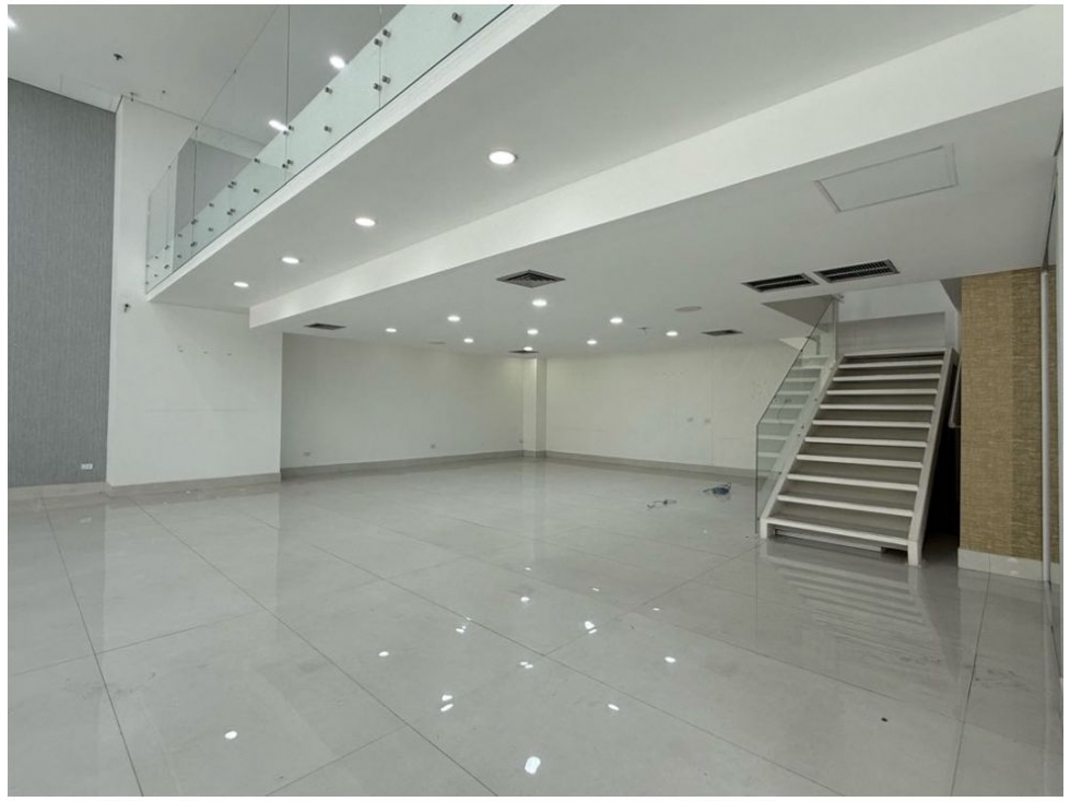 Venta excelente local u oficina sector Manila Poblado — foto 4