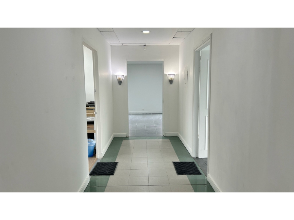 OFICINA EN VENTA EN GRAN UBICACION AGUACATALA POBLADO — foto 4