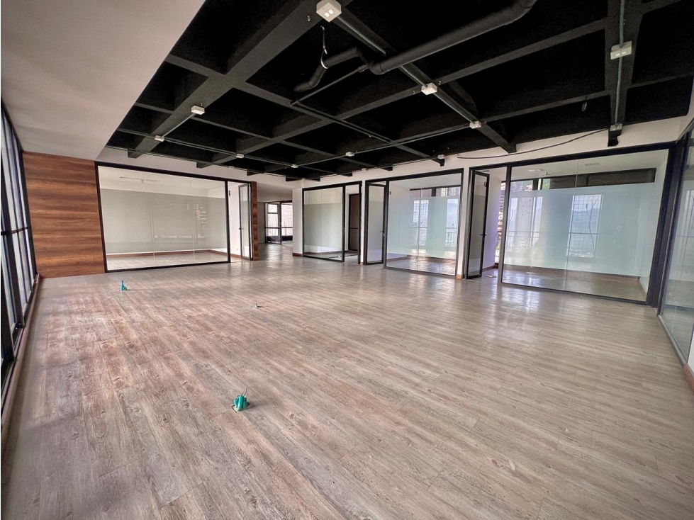 EXCELENTE OFICINA EN VENTA POBLADO LA INFERIOR CERCA INTERPLAZA