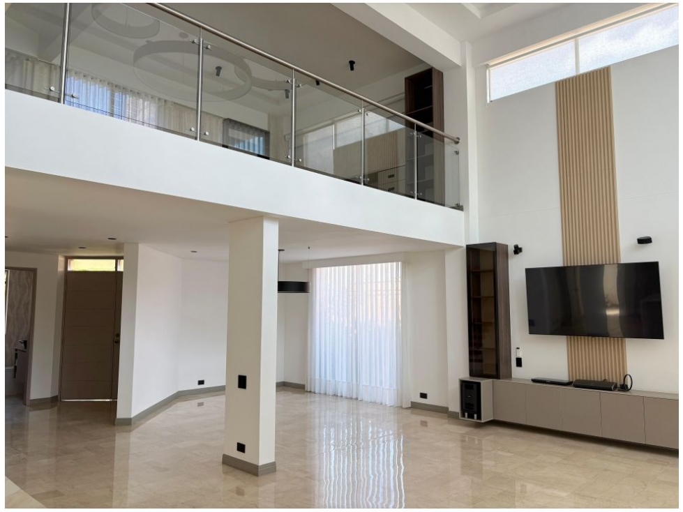 VENTA CASA MODERNA SECTOR LA CALERA POBLADO CERCA TESORO — foto 2