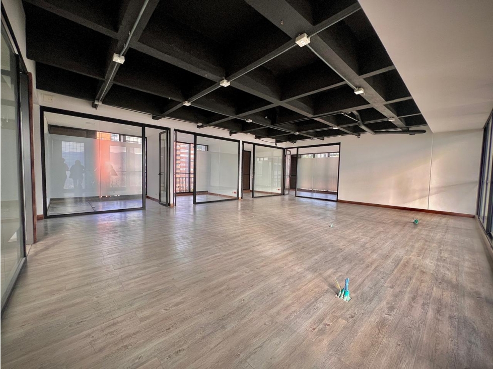 EXCELENTE OFICINA EN VENTA POBLADO LA INFERIOR CERCA INTERPLAZA — foto 5