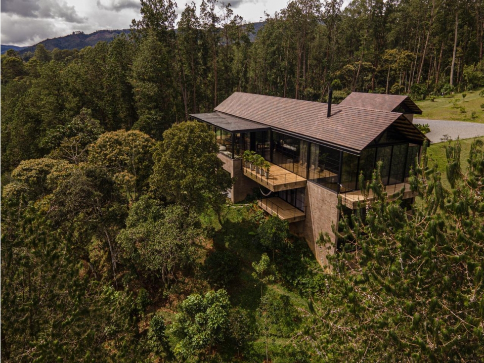 Venta casa moderna rodeada de naturaleza Fizebad el Retiro