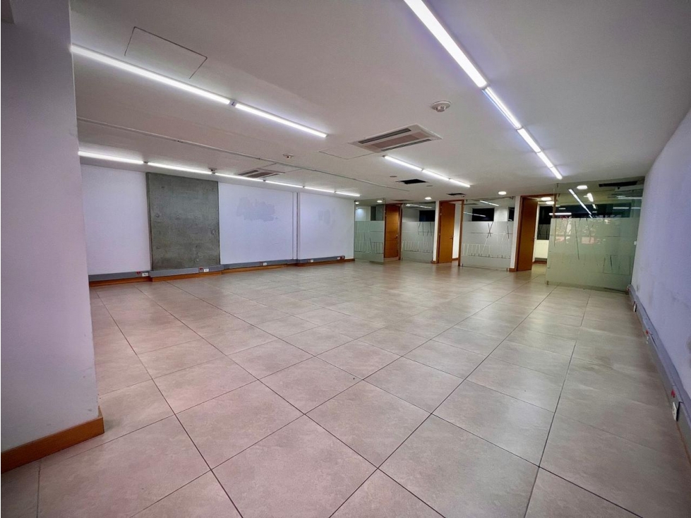GRAN OFICINA EN VENTA POBLADO VIA LAS PALMAS CASTROPOL