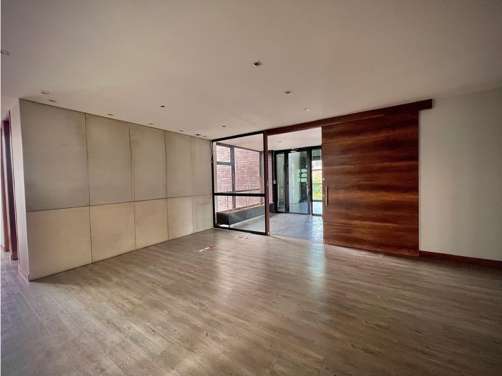 EXCELENTE OFICINA EN VENTA POBLADO LA INFERIOR CERCA INTERPLAZA — foto 2