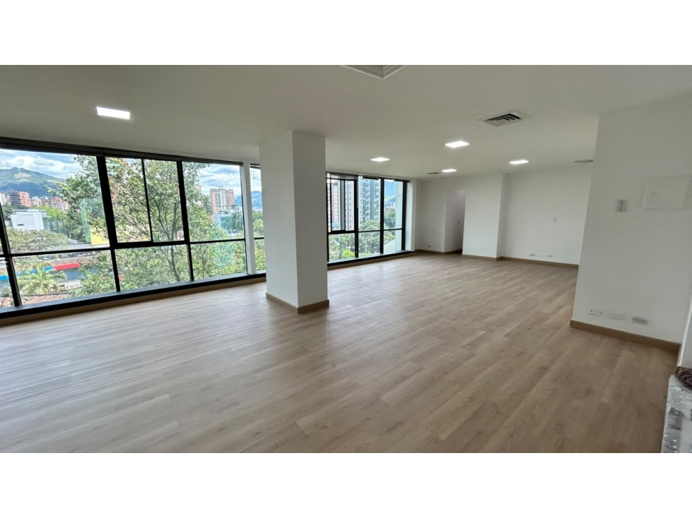 Venta Oficina excelente sector la Aguacatala Poblado