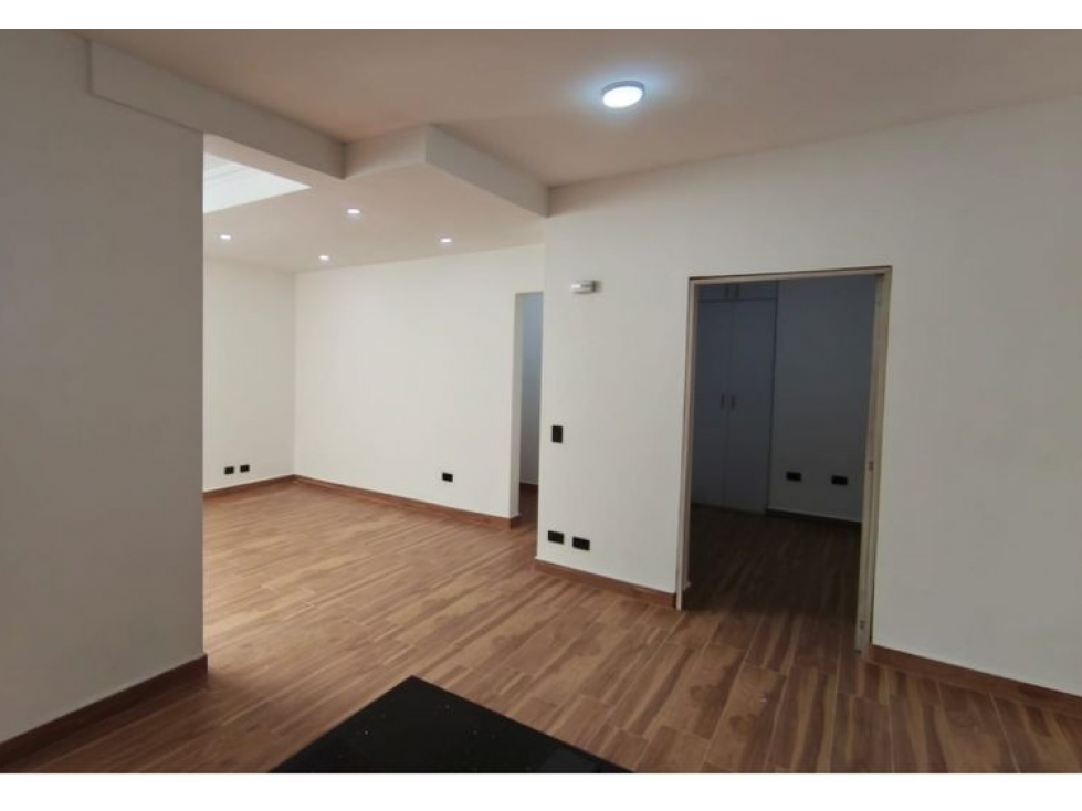 Apartamento tipo casa en venta Laureles Santa Teresita — foto 4