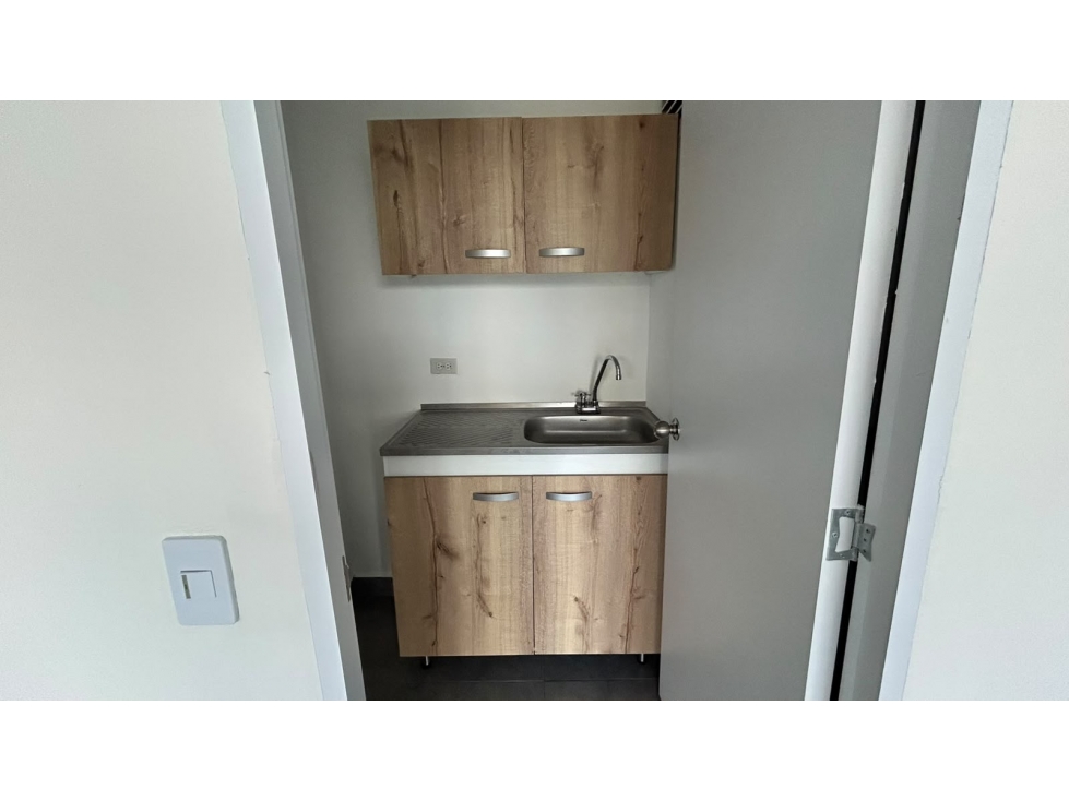 OFICINA EN VENTA AGUACATALA POBLADO — foto 5