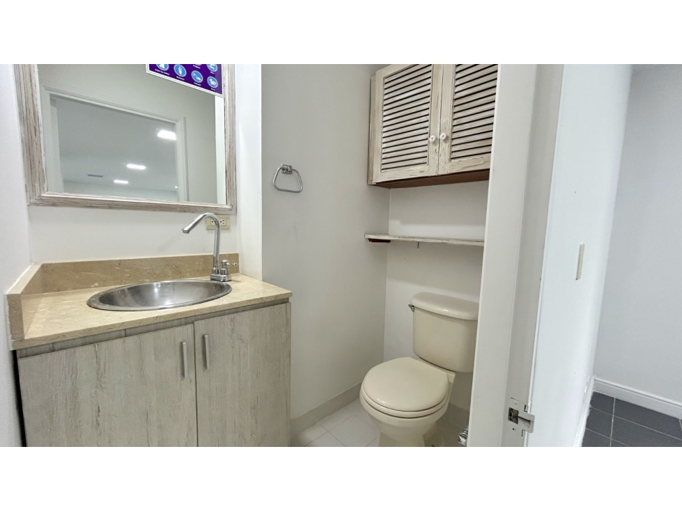 OFICINA EN VENTA EN GRAN UBICACION AGUACATALA POBLADO — foto 6