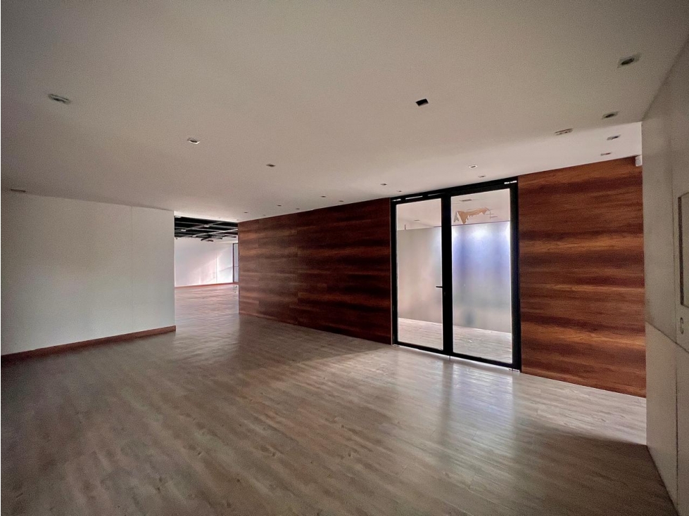 EXCELENTE OFICINA EN VENTA POBLADO LA INFERIOR CERCA INTERPLAZA — foto 4