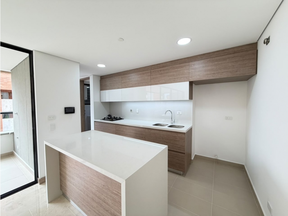 ARRIENDO APARTAMENTO PARA ESTRENAR - LAURELES. — foto 2