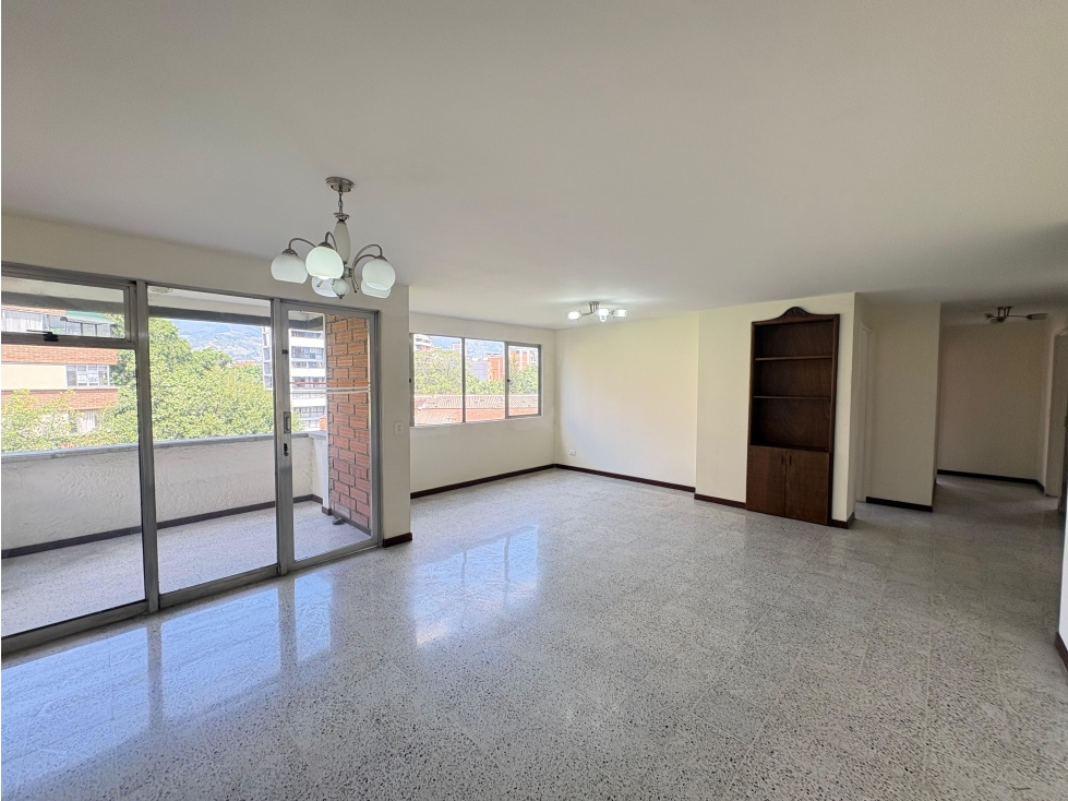 ARRIENDO APARTAMENTO - CONQUISTADORES.