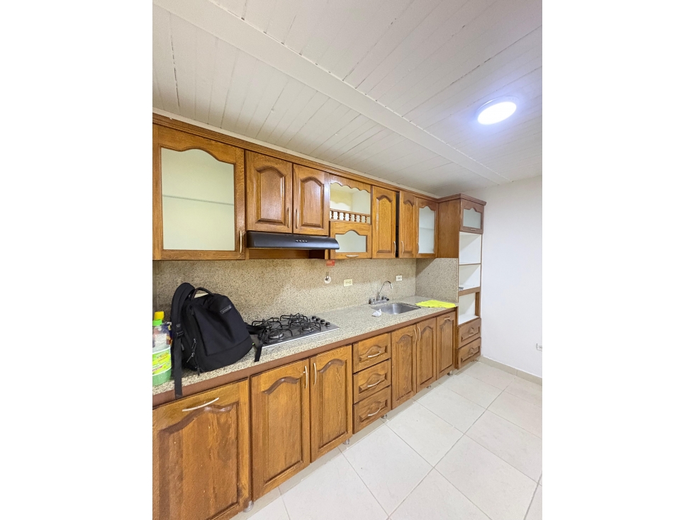 ARRIENDO CASA - LAURELES.