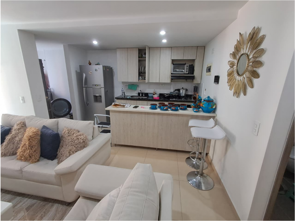 ARRIENDO APARTAMENTO - CONQUISTADORES