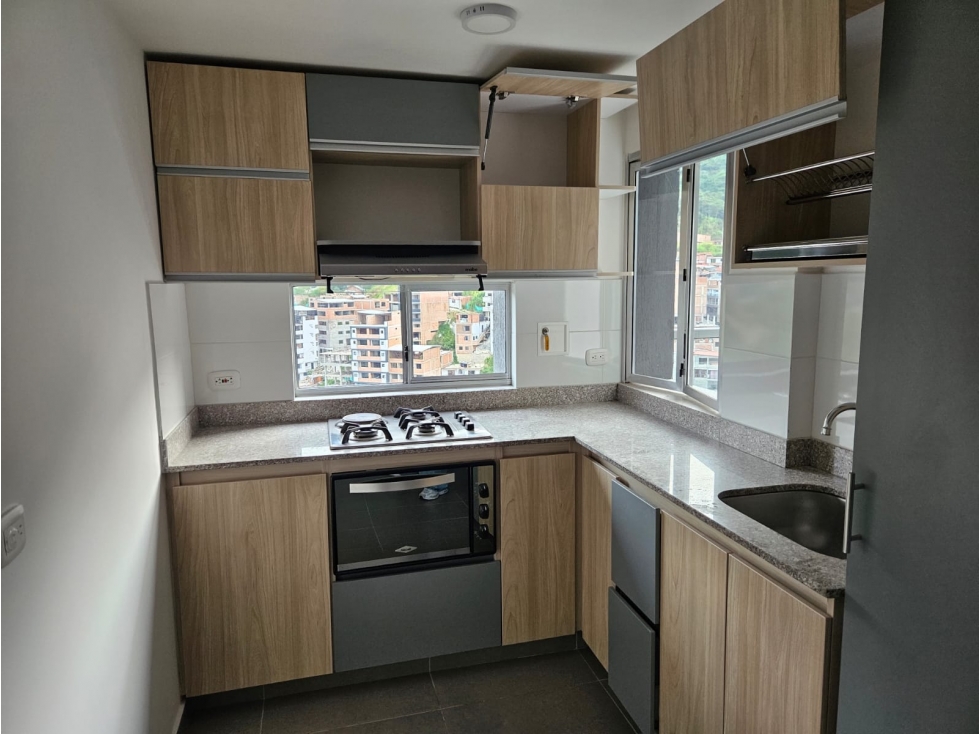 ARRIENDO APARTAMENTO - LOMA DE LOS BERNAL — foto 2