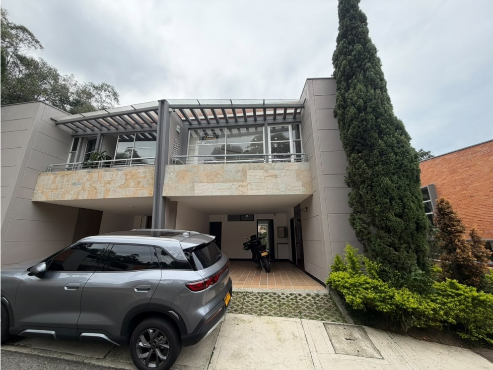 ARRIENDO - CASA POBLADO
