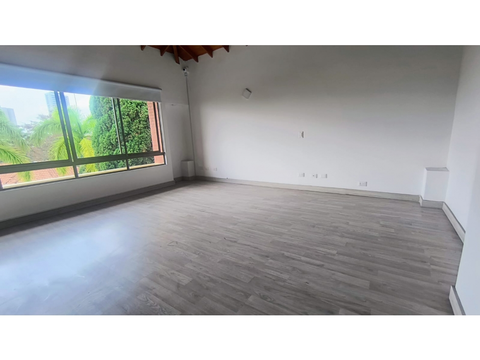 ARRIENDO CASA UNIFAMILIAR - POBLADO. — foto 5