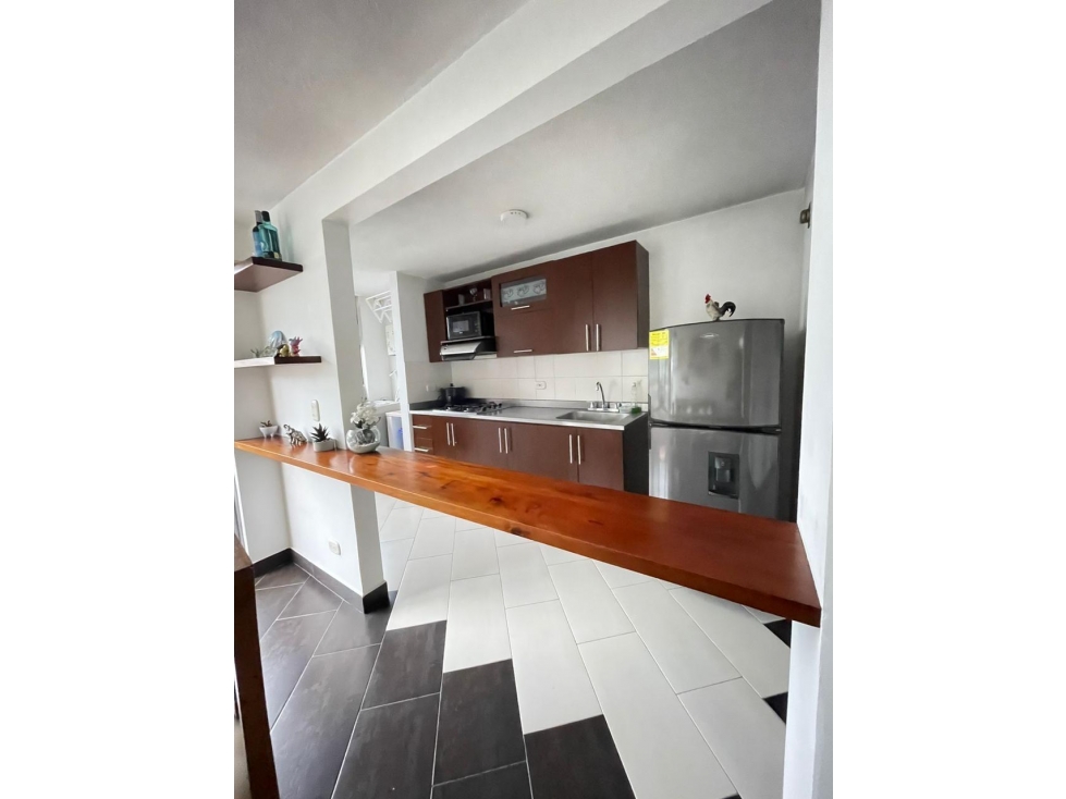 ARRIENDO APARTAMENTO AMOBLADO - POBLADO.