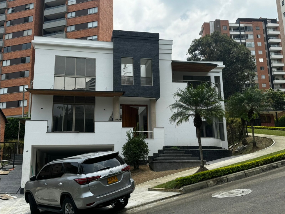 VENTA CASA - ENVIGADO LOMA DEL ESMERALDAL