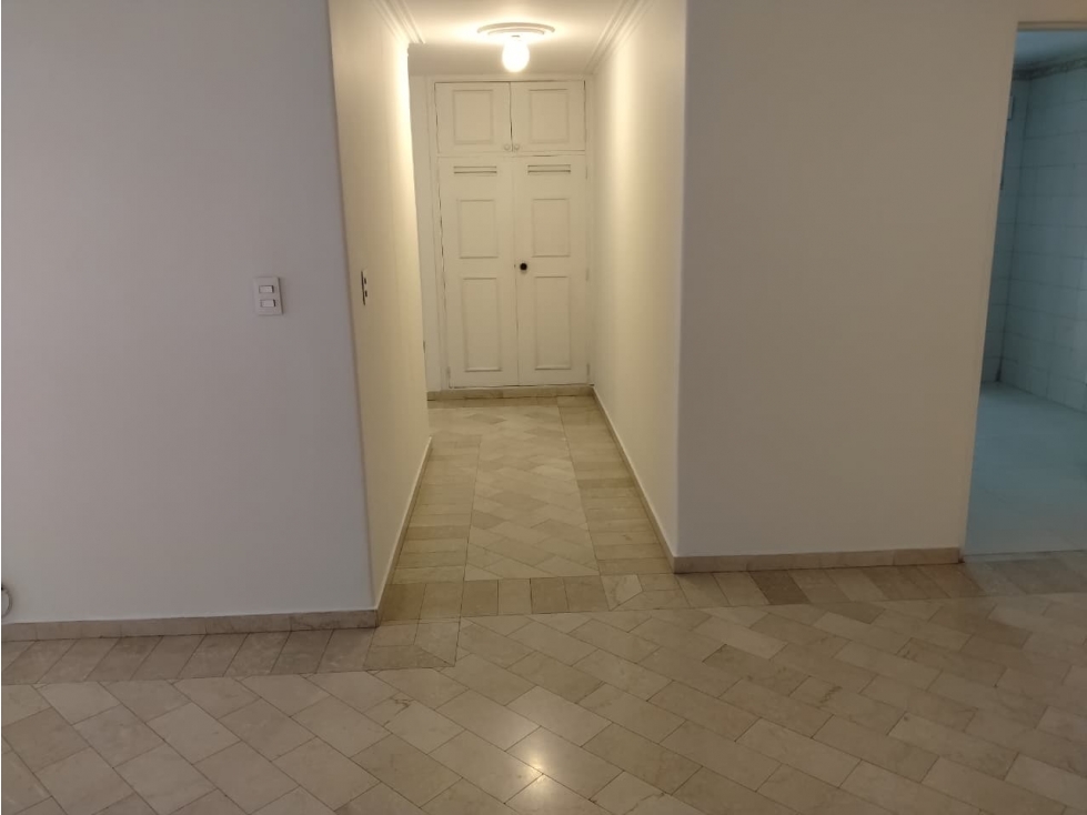 ARRIENDO APARTAMENTO - EL POBLADO, SANTA MARÍA DE LOS ÁNGELES — foto 3