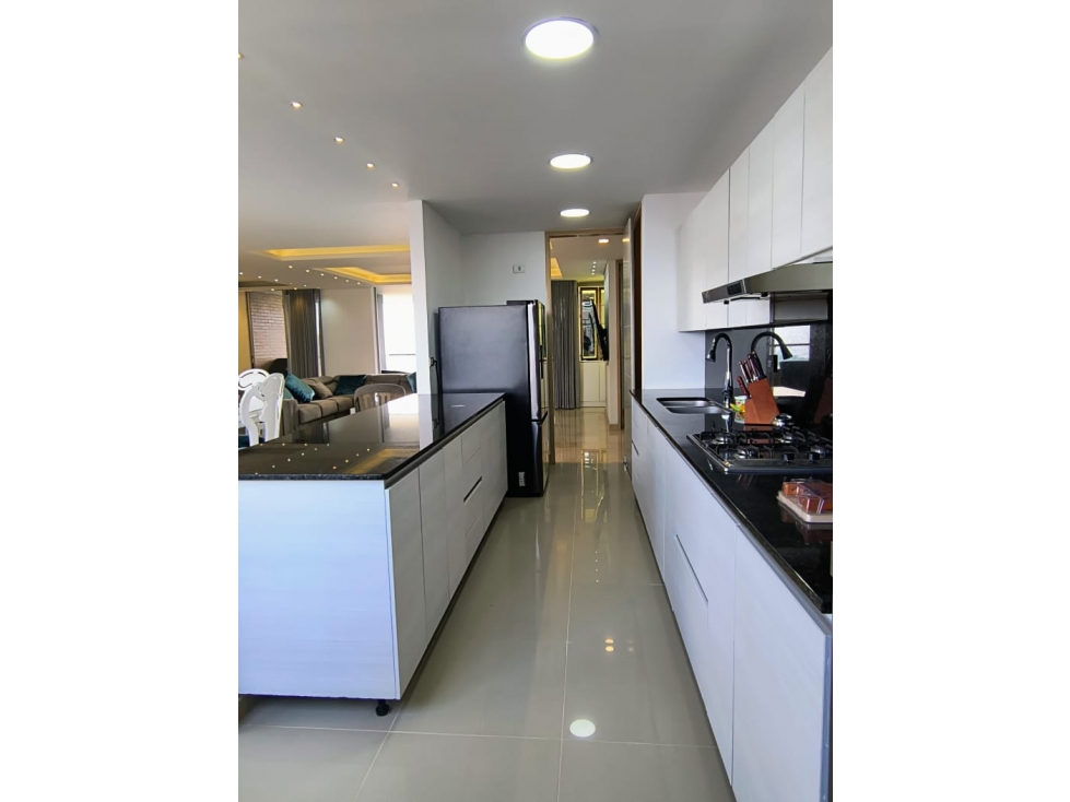ARRIENDO APARTAMENTO AMOBLADO - POBLADO CERCA AL TESORO — foto 4