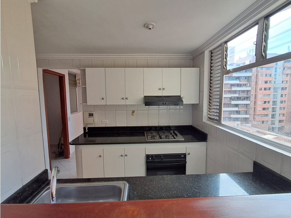 ARRIENDO APARTAMENTO - LAURELES.
