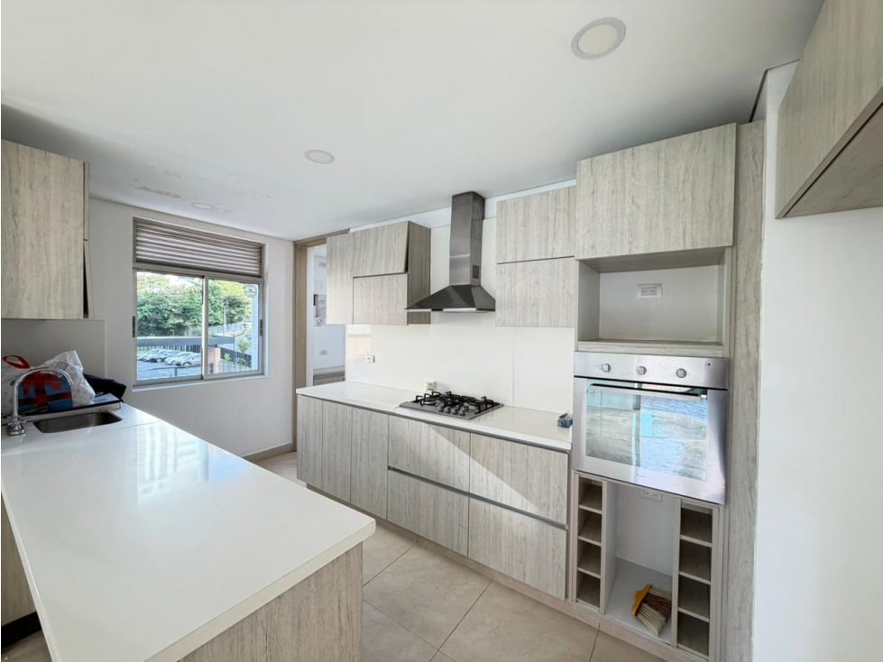 ARRIENDO APARTAMENTO - POBLADO CASTROPOL — foto 3