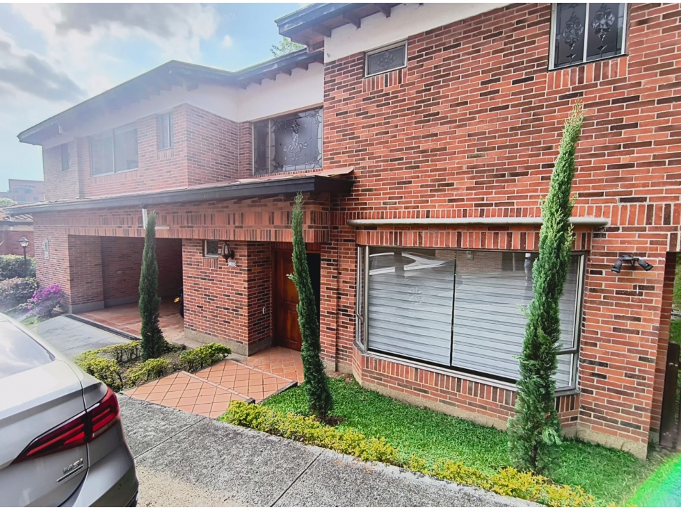 ARRIENDO CASA EN EL POBLADO SUPERIOR CERCA A PALMA