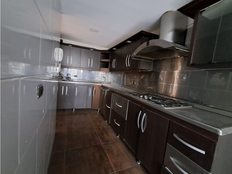 ARRIENDO APARTAMENTO - LAURELES. — foto 3