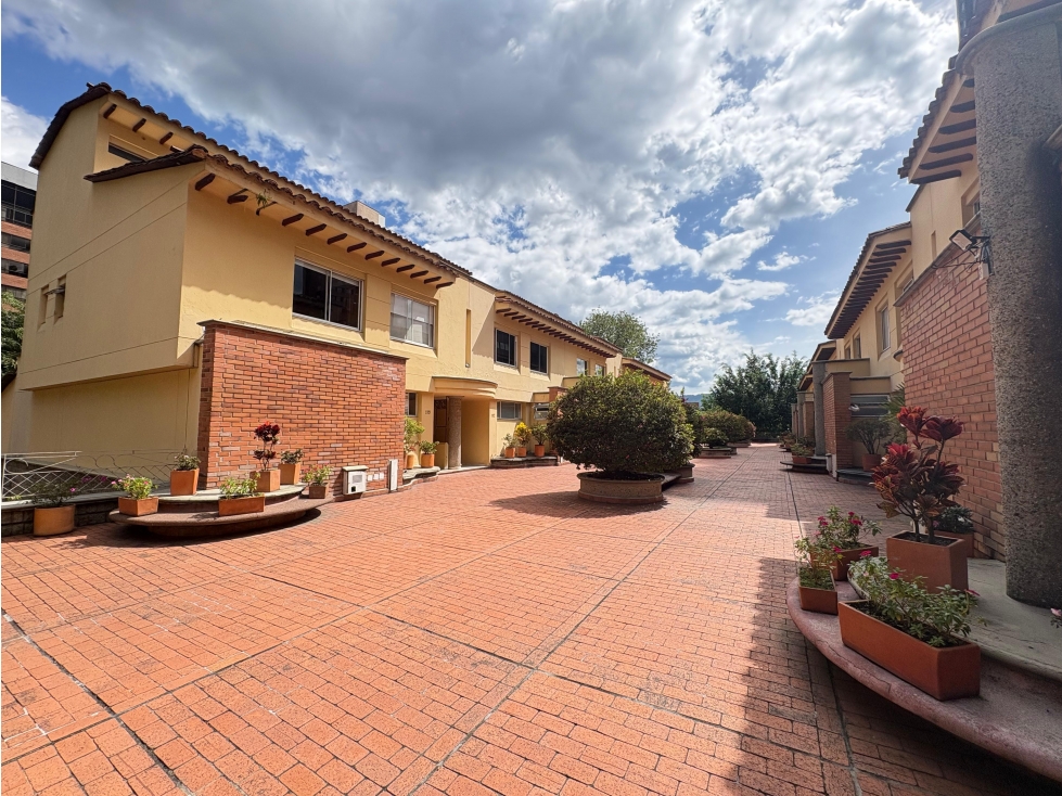 ARRIENDO CASA CAMPESTRE POBLADO CASTROPOL