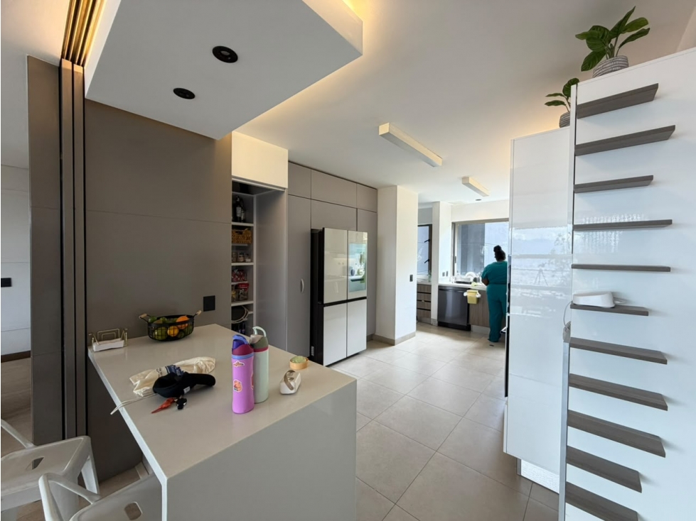 ARRIENDO APARTAMENTO DE LUJO - PALMAS. — foto 2