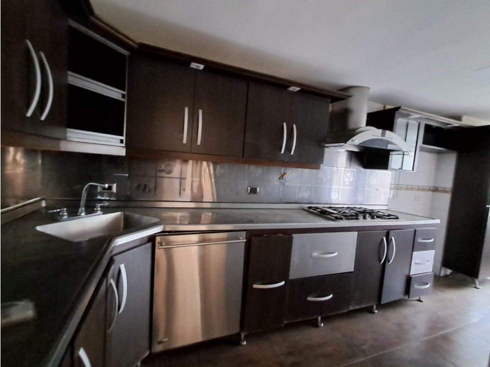 ARRIENDO APARTAMENTO - LAURELES.