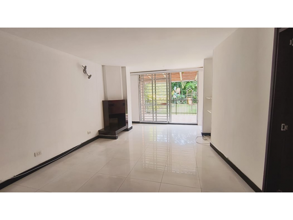 ARRIENDO APARTAMENTO - LAURELES. — foto 2