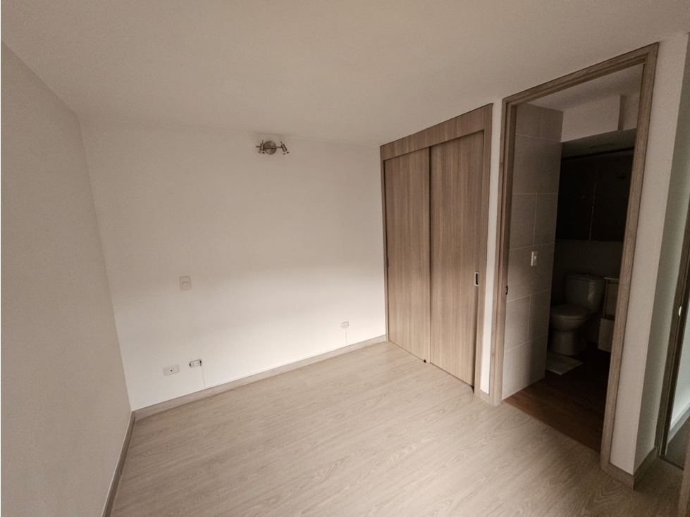 ARRIENDO APARTAMENTO - LOMA DE LOS BERNAL — foto 4