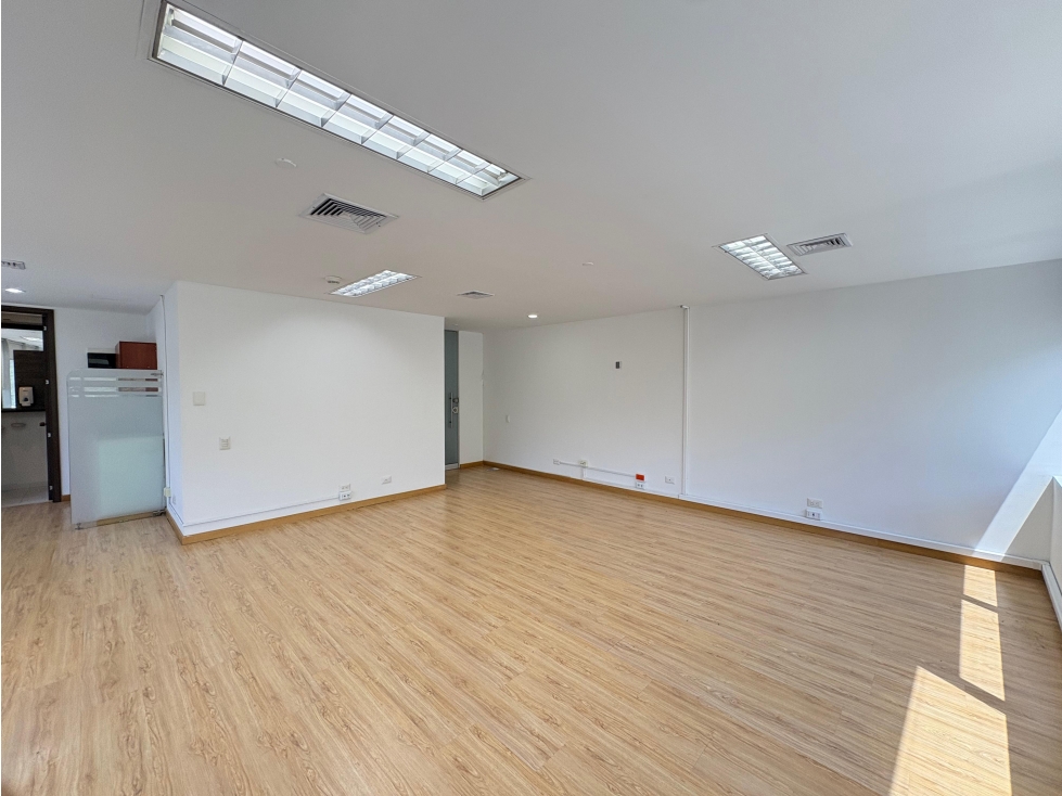 ARRIENDO OFICINA AV. PALMAS — foto 3