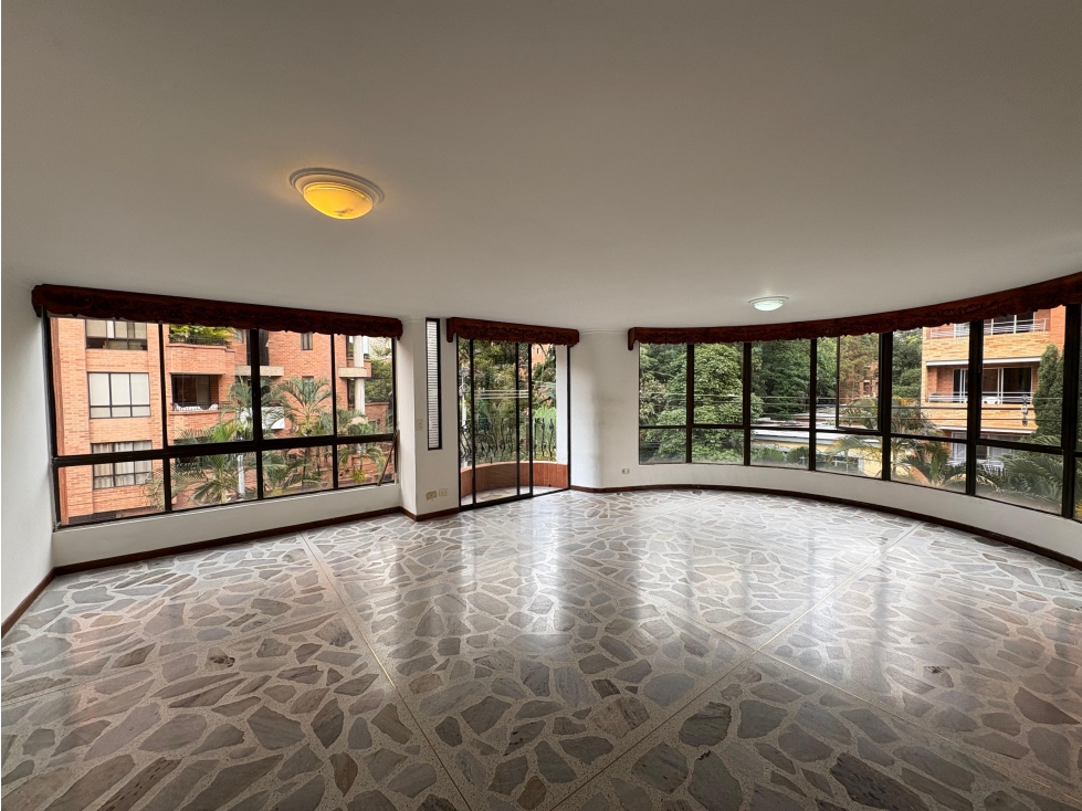 ARRIENDO APARTAMENTO - CONQUISTADORES