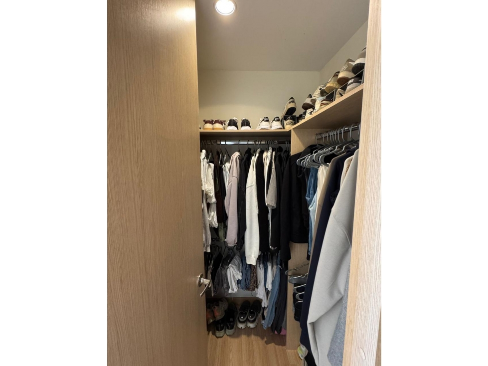 ARRIENDO APARTAESTUDIO - POBLADO. — foto 2