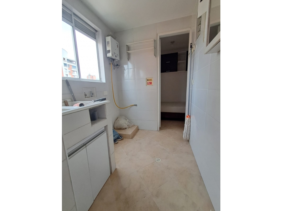 ARRIENDO APARTAMENTO - LAURELES. — foto 3