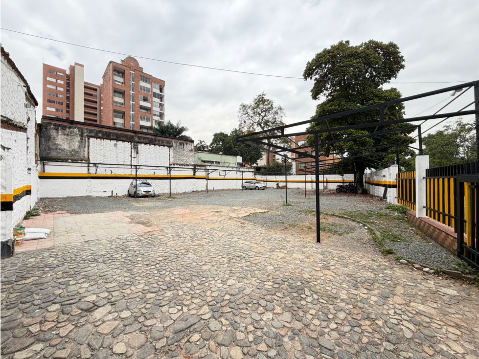 ARRIENDO LOTE PARA PARQUEADERO EN CONQUISTADORES